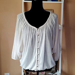 🌻Beautiful Blouse...sz XL juniors.